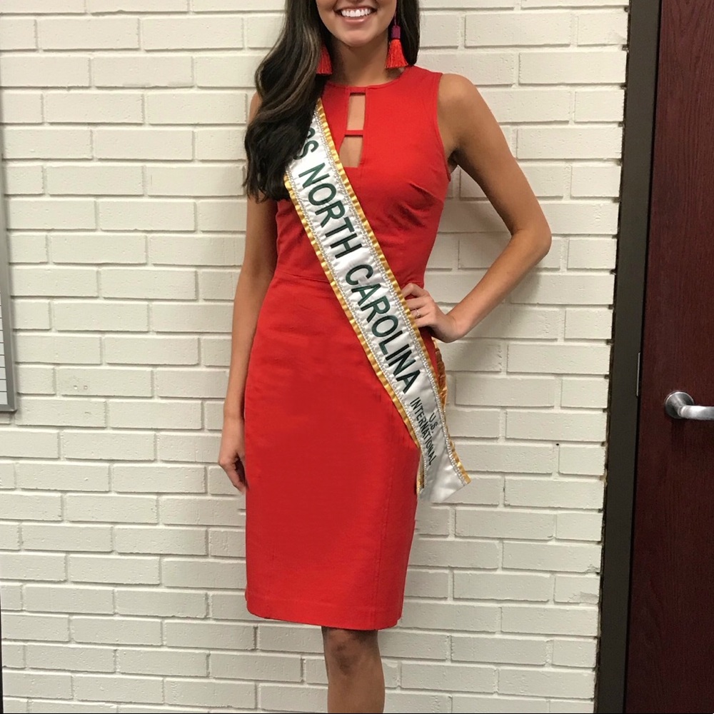 Red Banana Republic Size 2 Tall ✨